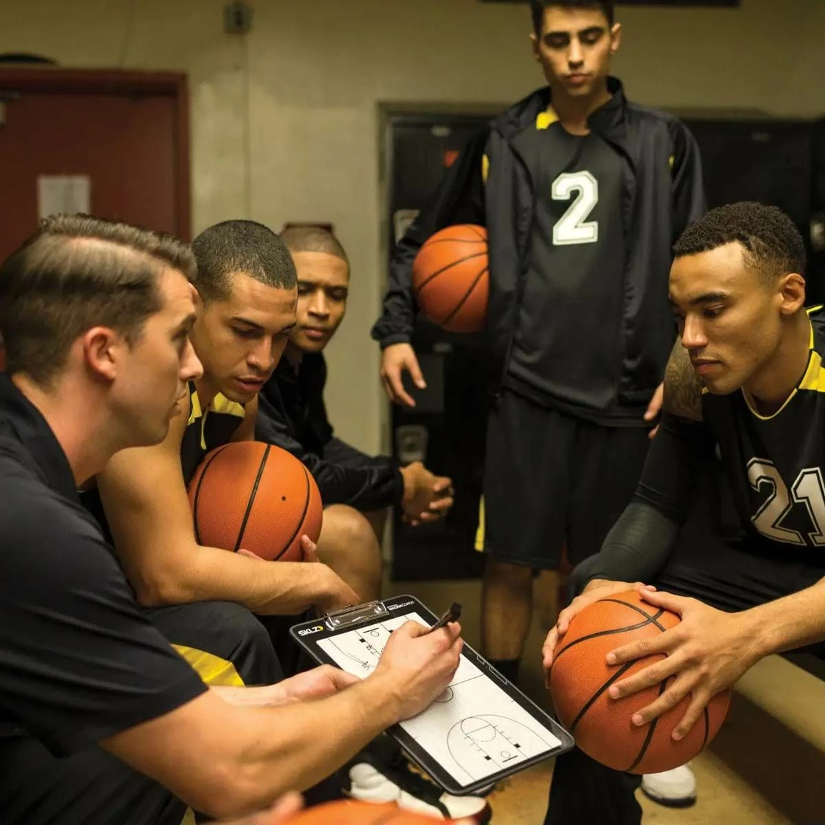 SKLZ Magnacoach Basketball Coaching Board 4 SKLZ Magnacoach Basketball Coaching Board - Image 4